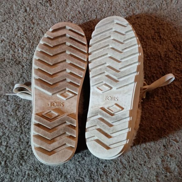 TOMS Women's Plaid Sherpa Platform Sneakers - Size 6 PRE-OWNED - Picture 6 of 6